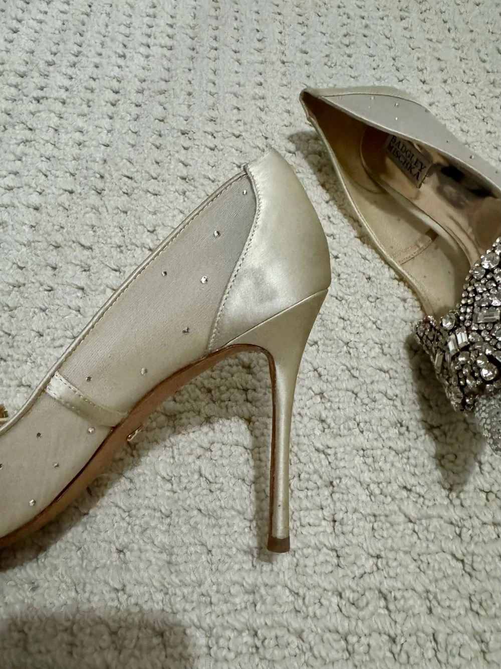 Badgley Mischka Ivory Crystal Embellished Pointed Toe Pumps - Size 8 - Picture 4 of 7